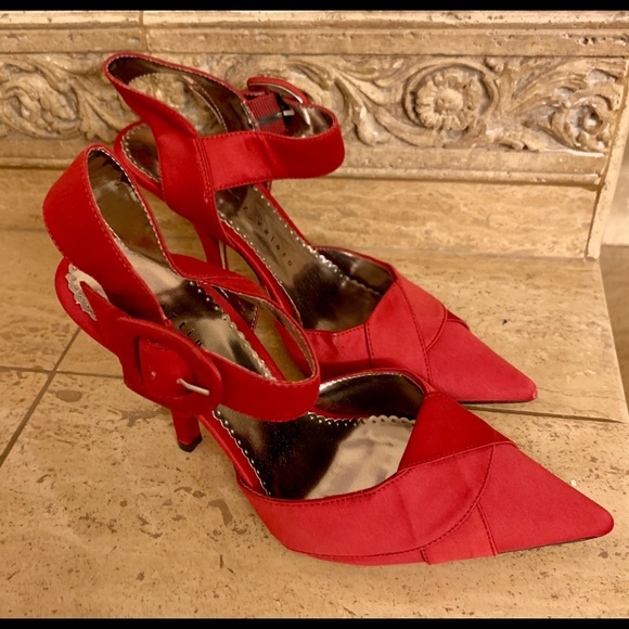 Red heels - Picture 1 of 3